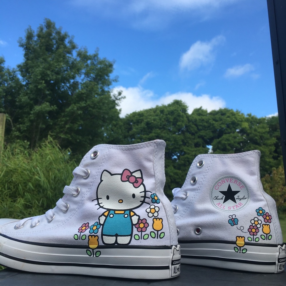 Hello Kitty Converse
